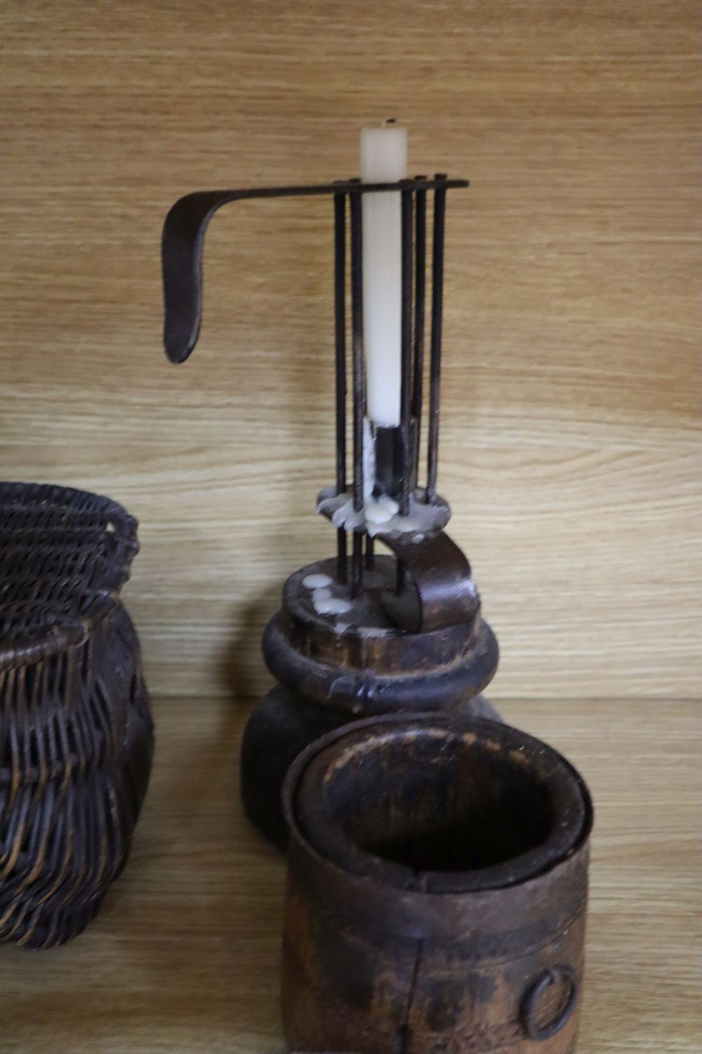 Domestic utensils including Close Wrinser, an ejector-type candlestick, two grain measures, etc (11)